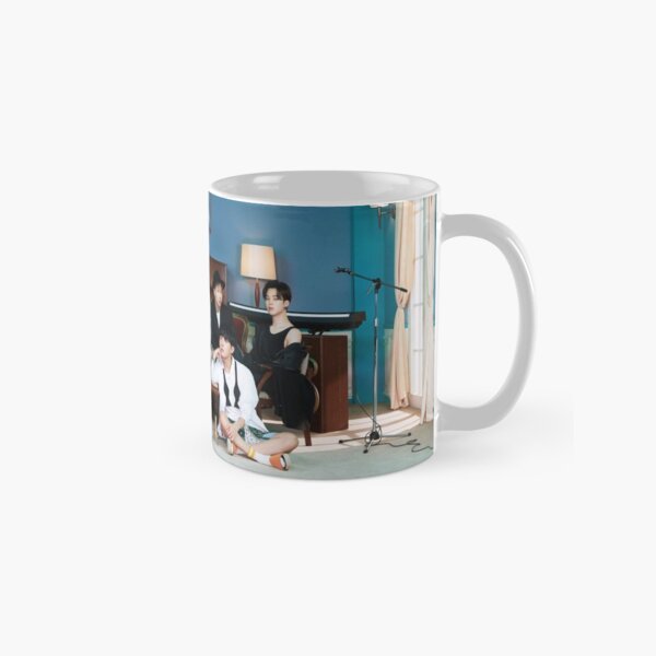 Foto del concepto BTS BE Taza clásica