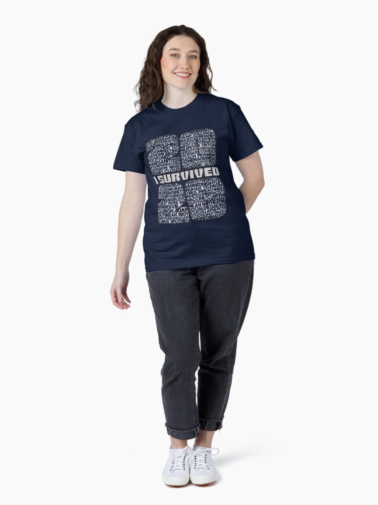 Imagen 4 de 7, Camiseta clásica con la obra I survived 2020, diseñada y vendida por achoprop.
