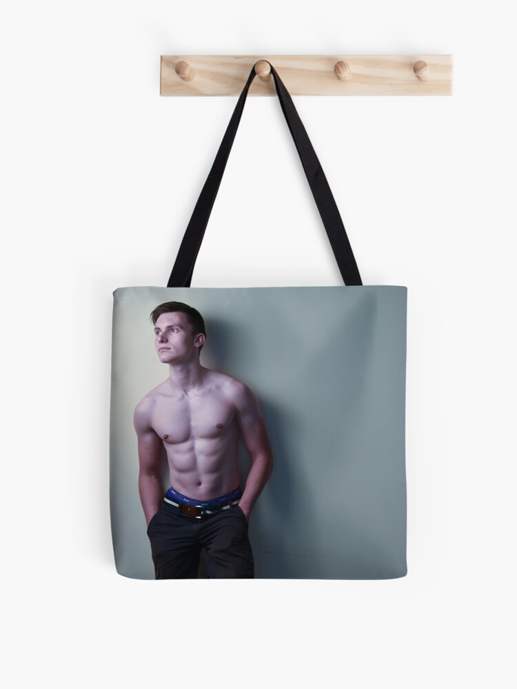 Bolsa de tela «Photos - Modelo Hombre 2 - Hombre joven abdomen musculoso -  1 - 1 - 1 - 1 - 1 - 1 - Design 1 - 1 - 1 - 1 - 1 - 1» de anonlalo |  Redbubble