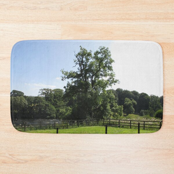 Item preview, #107 |☼| Tall Central Tree (Hadrian's Wall) designed and sold by Naean H.F. (Nez Man).