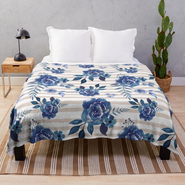 Artikelvorschau, Hamptons Style Navy und Beige Floral entworfen und verkauft von Anne-Marie Bloor.