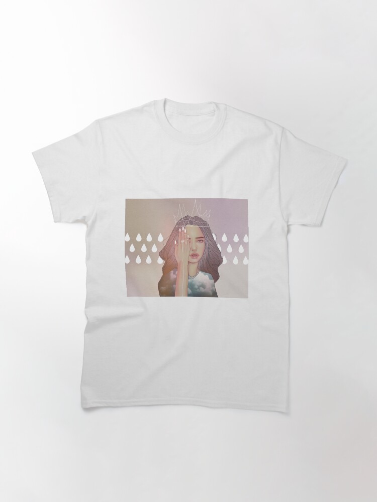Imagen 3 de 7, Camiseta clásica con la obra REINA, diseñada y vendida por misskatz.