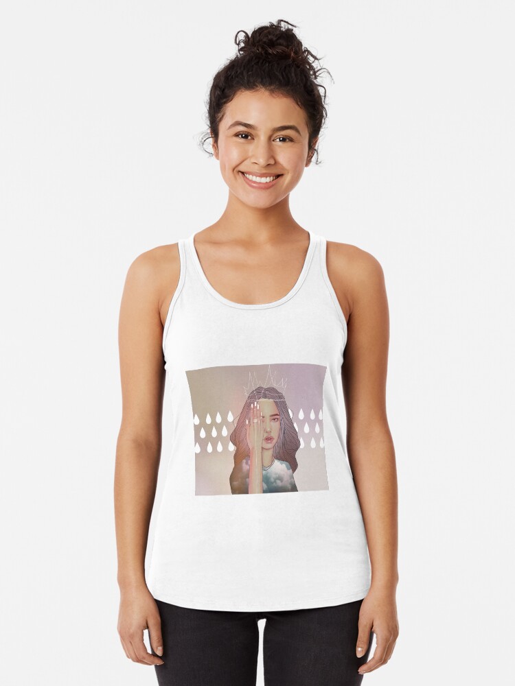 Imagen 1 de 3, Camiseta con espalda nadadora con la obra REINA, diseñada y vendida por misskatz.