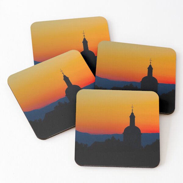 Artikelvorschau, The stunning beauty and colors of the sunset overlooking the silhouettes of the Alps  entworfen und verkauft von Alexander Sorokopud.