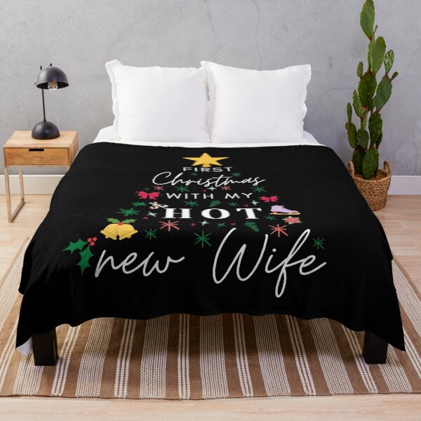 Artikelvorschau, First Christmas With My Hot New Wife - Wife & Husband T-Shirt entworfen und verkauft von GionaSophia.