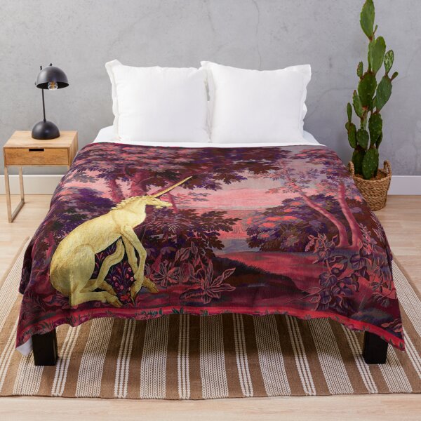Vista previa del artículo con la obra «UNICORNIO EN EL PAISAJE DE LA PUESTA DEL SOL EN LOS BOSQUES ENTRE VERDURAS Y ÁRBOLES en tonos azules rosados», diseñado y vendido por BulganLumini.