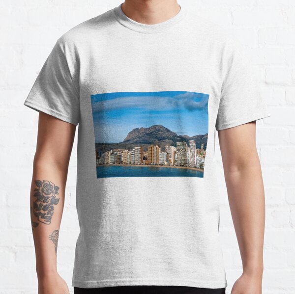 La playa de Levante de Benidorm Costa Blanca España Camiseta clásica