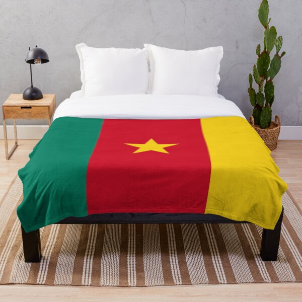 Item preview, Bandera de Camerún. Bandera de Camerún. Regalos de Camerún. Drapeau du Cameroun. Regalo de Navidad designed and sold by GraceTee.