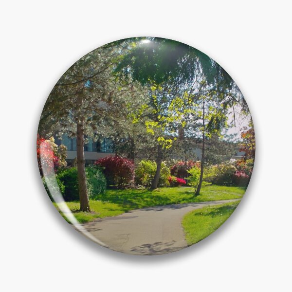 Aperçu de l'œuvre Springtime in the Arbutus Village créée et vendue par Priscilla Turner.