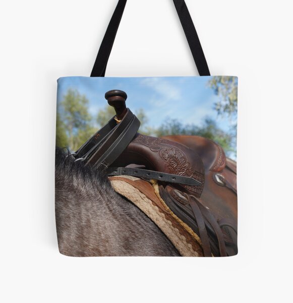 Aperçu de l'œuvre Cheval avec selle par Kath Phillips créée et vendue par CastlemaineMS.