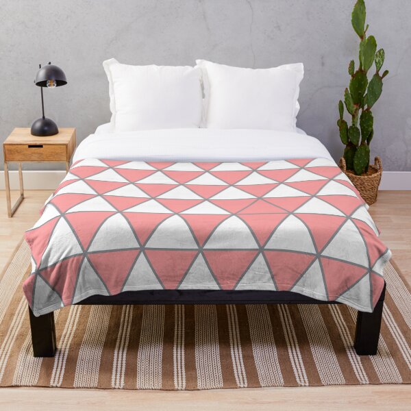 Aperçu de l'œuvre Motif de triangle géométrique blanc, rouge pastel et gris créée et vendue par BaronessDesign.