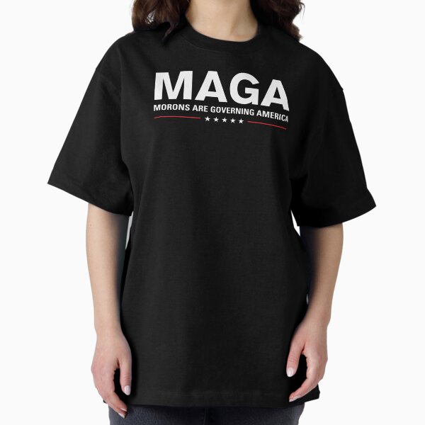 Vista previa del artículo con la obra «MAGA: Los idiotas gobiernan Estados Unidos», diseñado y vendido por anthonymzubia.