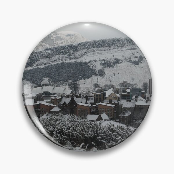 Artikelvorschau, Edinburghs schneebedeckte Hügel entworfen und verkauft von justbmac.