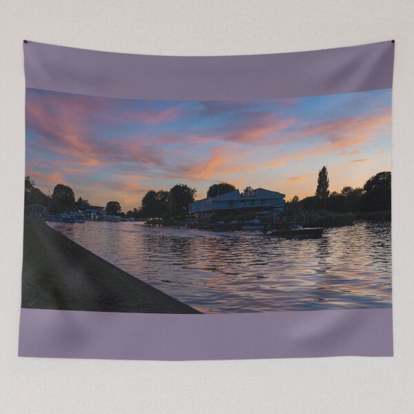 Aperçu de l'œuvre Crépuscule de Kingson Thames créée et vendue par hawkie.
