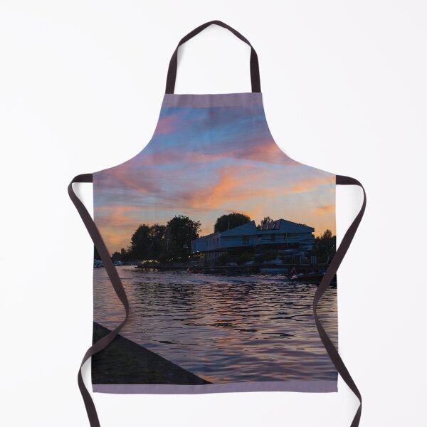 Aperçu de l'œuvre Crépuscule de Kingson Thames créée et vendue par hawkie.