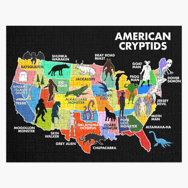 Vista previa del artículo con la obra «Mapa de los críptidos en Estados Unidos», diseñado y vendido por whitepaperbag.