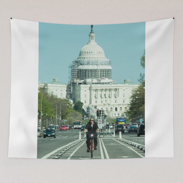 Aperçu de l'œuvre Capitole à vélo créée et vendue par hawkie.