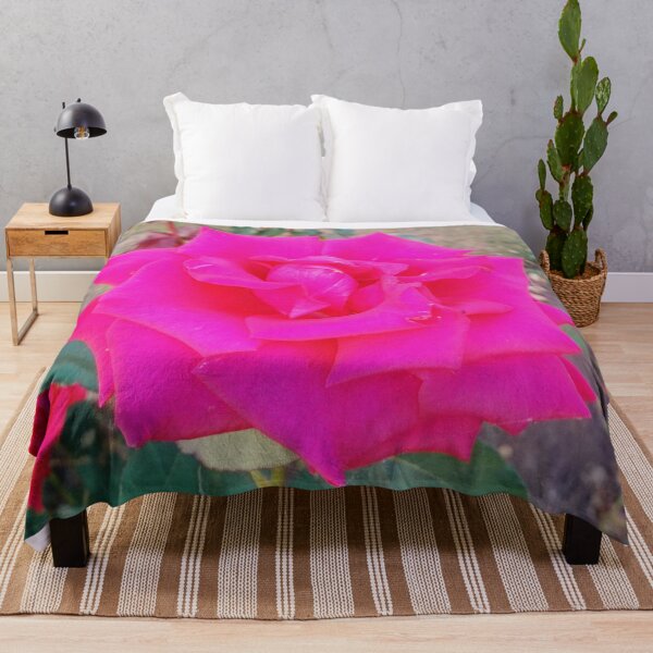 Item preview, Hermosa rosa roja, fondo natural. designed and sold by helenkaiy.