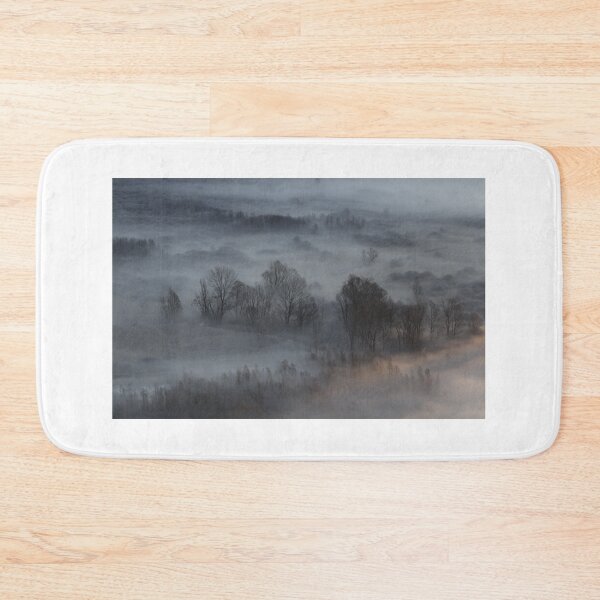 Artikelvorschau, Nebel der Bäume morgens entworfen und verkauft von pietrofoto.