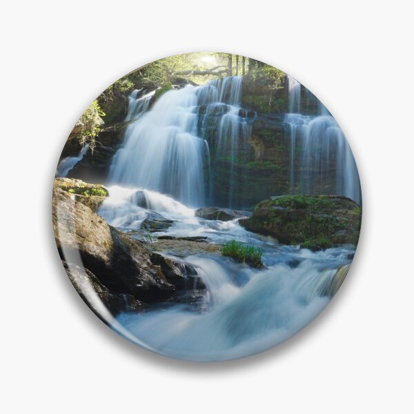 Artikelvorschau, Wasserfall versteckt in einer Appalachenwildnis entworfen und verkauft von Mountain-Wares.