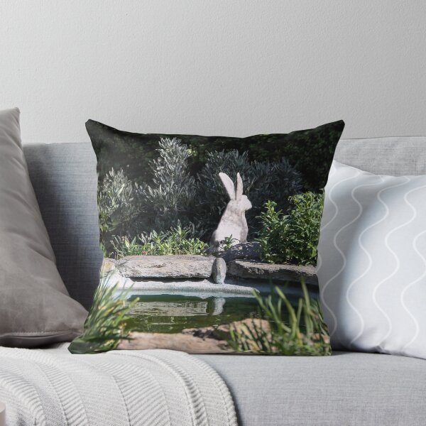 Artikelvorschau, Hase im Garten entworfen und verkauft von heatherfriedman.