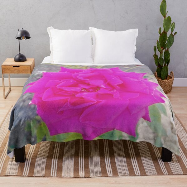 Item preview, Hermosa rosa roja, fondo natural designed and sold by helenkaiy.