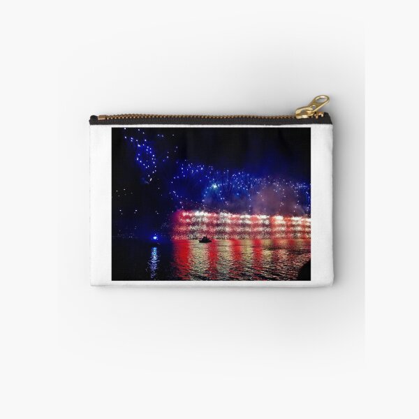 Item preview, Fuegos artificiales en cascada del puente de Brooklyn alrededor de 2019 designed and sold by prapa.