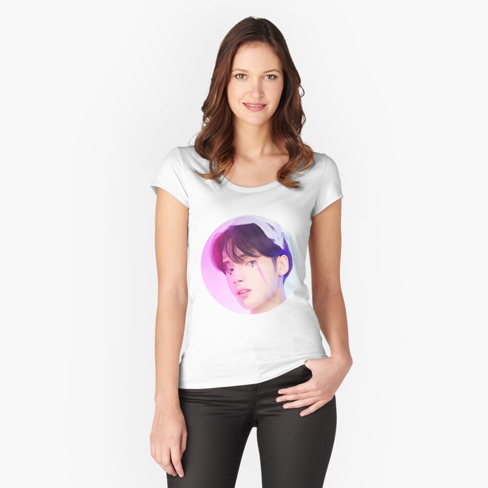 Artikel-Vorschau von Tailliertes Rundhals-Shirt, designt und verkauft von ValeReaReale.