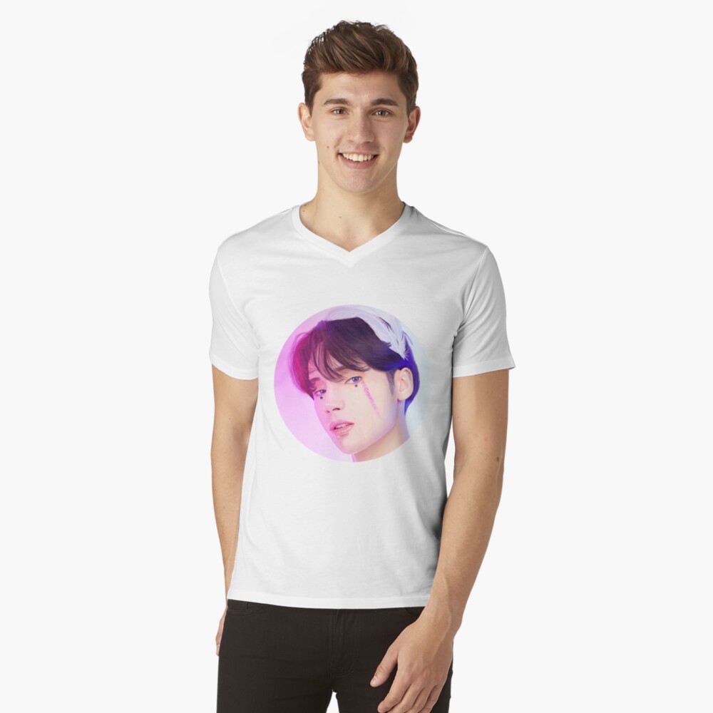 Artikel-Vorschau von T-Shirt mit V-Ausschnitt, designt und verkauft von ValeReaReale.