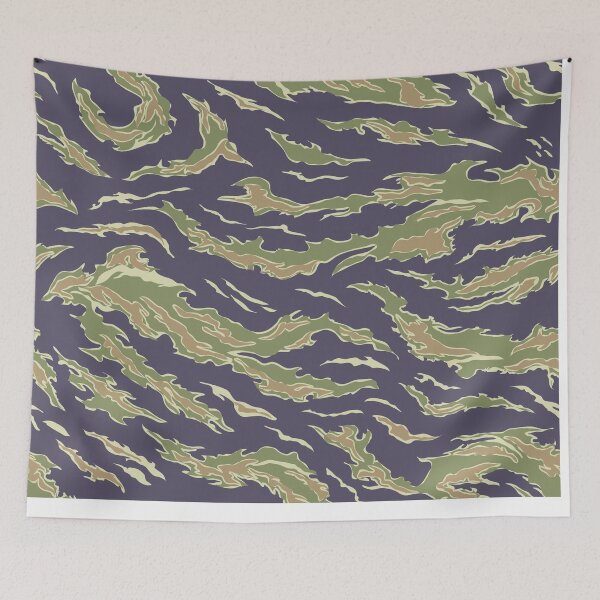 Artikelvorschau, Grün Tarnung Nahtloses Muster Dschungel Armee Druck Militär Hunt Wrap Cover Grafikdesign Dekor Art entworfen und verkauft von giantdesigns.
