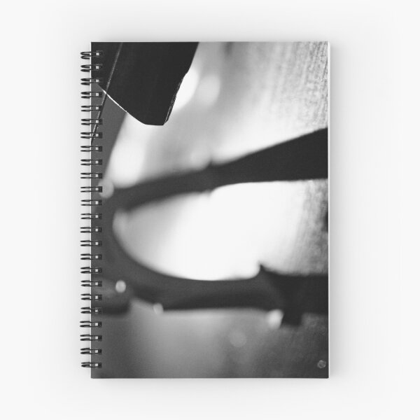 Aperçu de l'œuvre Photographie de violoncelle créée et vendue par SpaceIt.