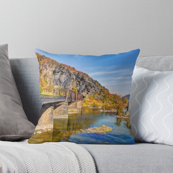 Artikelvorschau, Harpers Fähre im Herbst mit Brücke entworfen und verkauft von MrRainbowArt.