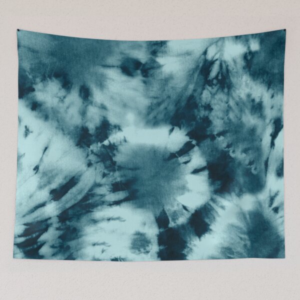 Artikelvorschau, Batikmuster in Marineblau und Pastellblau entworfen und verkauft von Carolina Diaz.