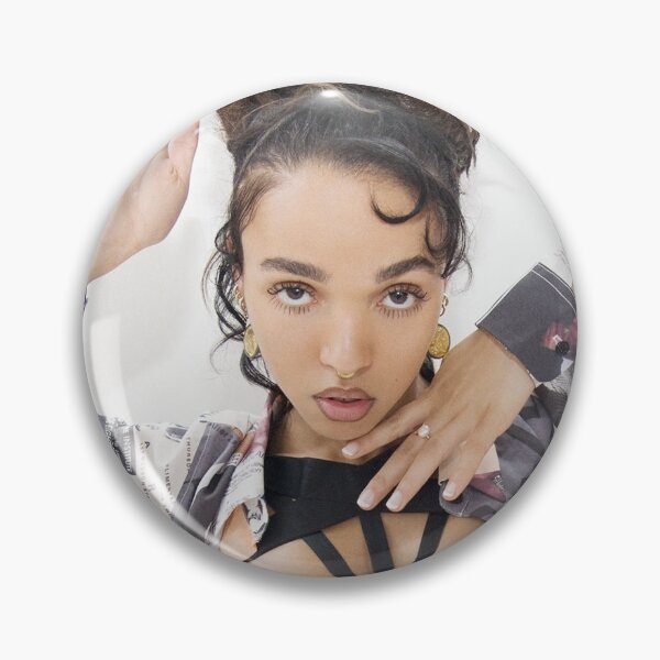 Artikelvorschau, FKA TWIGS ALLE CLUBS WURDEN GESCHLOSSEN UK LP1 Tribute Merch Fan Art Fan Art Wandteppich entworfen und verkauft von charmingthreads.