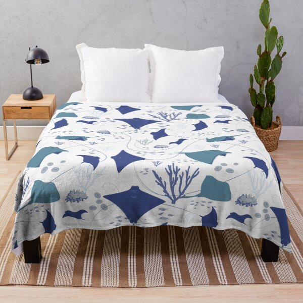 Vista previa del artículo con la obra «Diseño de océano azul y blanco con mantarrayas», diseñado y vendido por CreativeBridge.