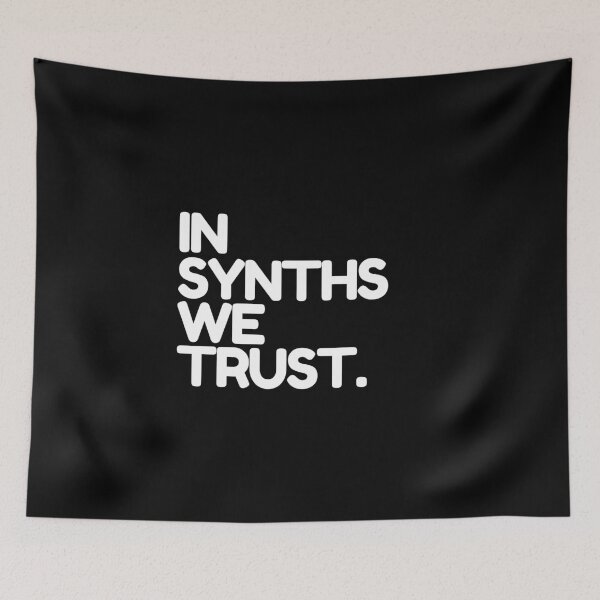 Artikelvorschau, In Synths vertrauen wir - Beatmaker entworfen und verkauft von thehonestjoe.