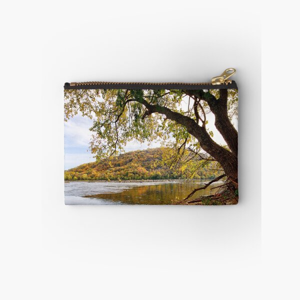 Artikelvorschau, Baum entlang des Potomac River entworfen und verkauft von MrRainbowArt.