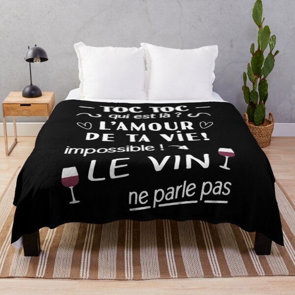 Aperçu de l'œuvre t shirt avec verre de vin créée et vendue par Catcrea.