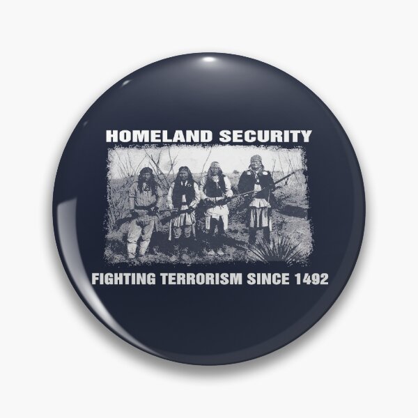 Artikelvorschau, Heimatschutz Kampf gegen den Terrorismus T-Shirt der amerikanischen Ureinwohner entworfen und verkauft von CrollechJanokn.