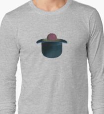 Eine einzelne Pflaume, die im Parfüm schwimmt, diente im Hut eines Mannes Langarmshirt