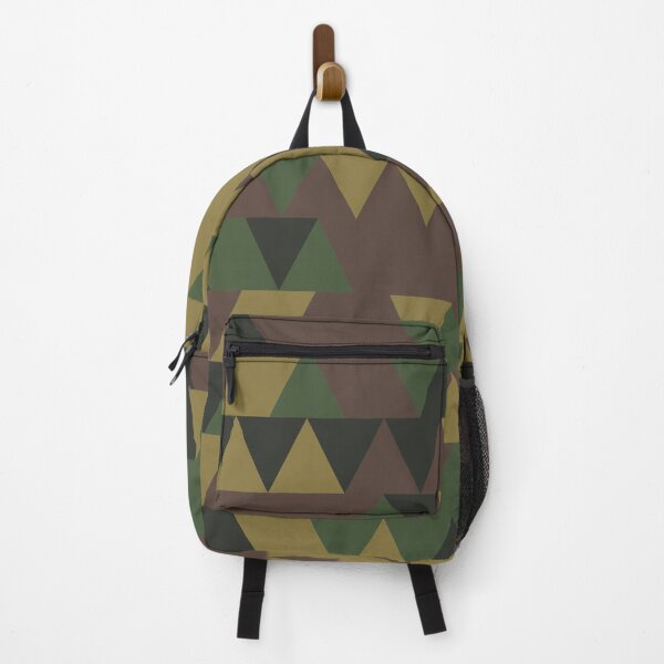 Artikelvorschau, Geometric woodland camo mosaic with triangular elements entworfen und verkauft von acidmit.
