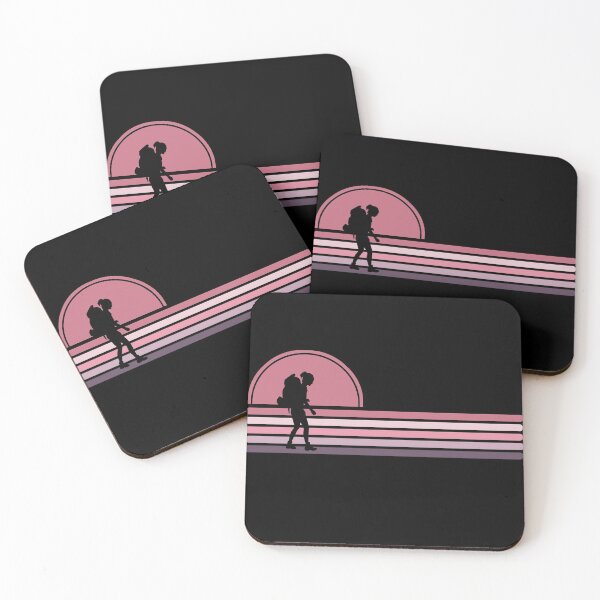 Aperçu de l'œuvre Femme Backpacker Hiker - Pink Sunset créée et vendue par HeatherPore.