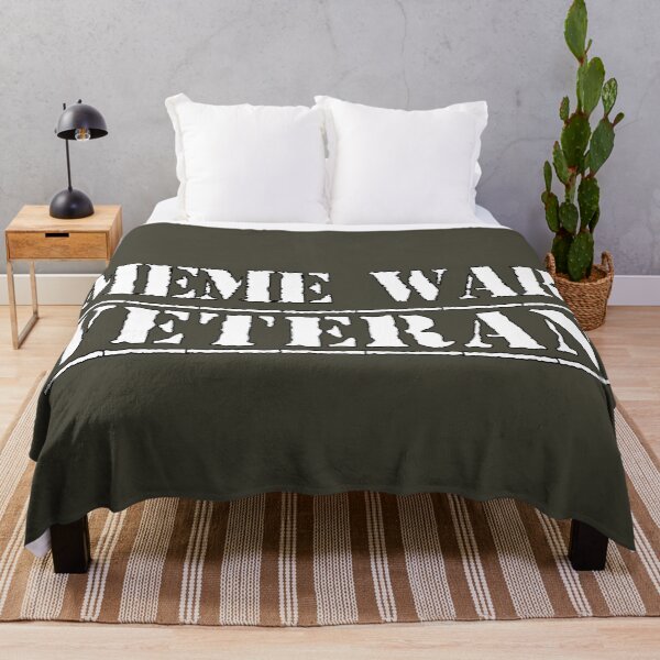 Item preview, VETERANO DE GUERRA DE MEME (en verde militar) designed and sold by DotorEaon.