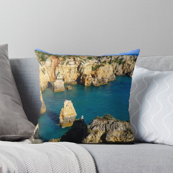 Artikelvorschau, Cliffs and Rocks over the Ocean in Sagres, Portugal entworfen und verkauft von AWomanAfoot.