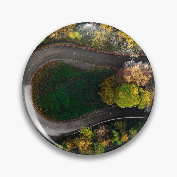 Artikelvorschau, Zigzag road, framed by orange autumn forest. Serpentine climbs the Vosges mountains in Alsace. entworfen und verkauft von Alexander Sorokopud.