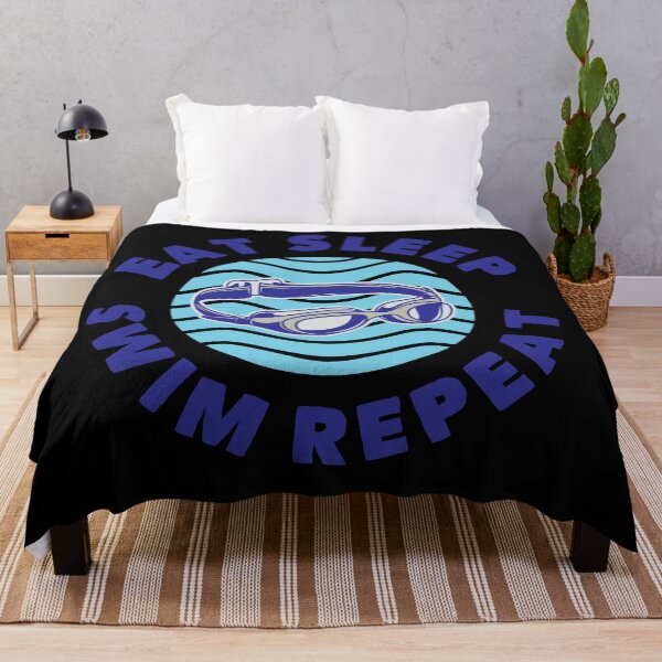 Aperçu de l'œuvre Eat Sleep Swim Repeat, pour les amoureux de la natation et du surf créée et vendue par Cheeky Companions.
