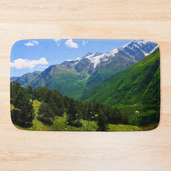 Artikelvorschau, Berglandschaft mit Tannen entworfen und verkauft von Adelaide-Lkn.