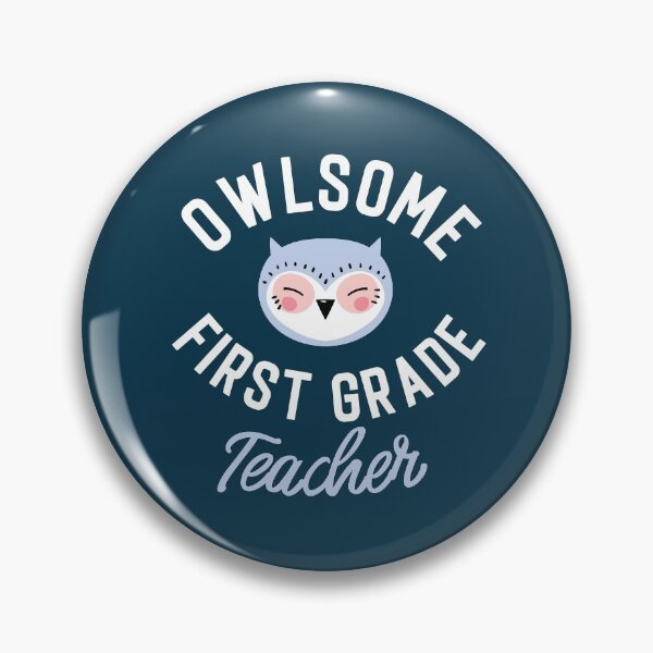 Artikelvorschau, Owlsome First Grade Teacher Pun - Funny Gift Idea entworfen und verkauft von betternotes.