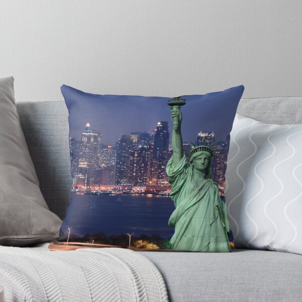 Artikelvorschau, Nacht New York City Skyline über Hudson entworfen und verkauft von Nollaig Ó Mórdha  Up The Banner Photography.