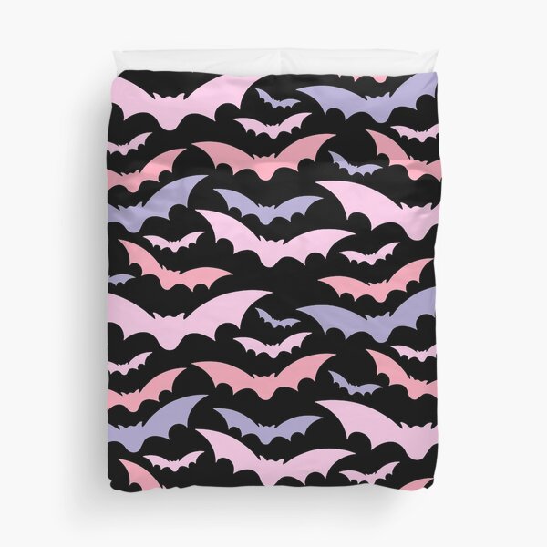 Vista previa del artículo con la obra «Murciélagos pastel, gótico pastel, ropa estética, Harajuku, moda gótica rosa, lindo y espeluznante, gótico rosa, ropa gótica pastel, gótico burbuja», diseñado y vendido por TheNakednun.